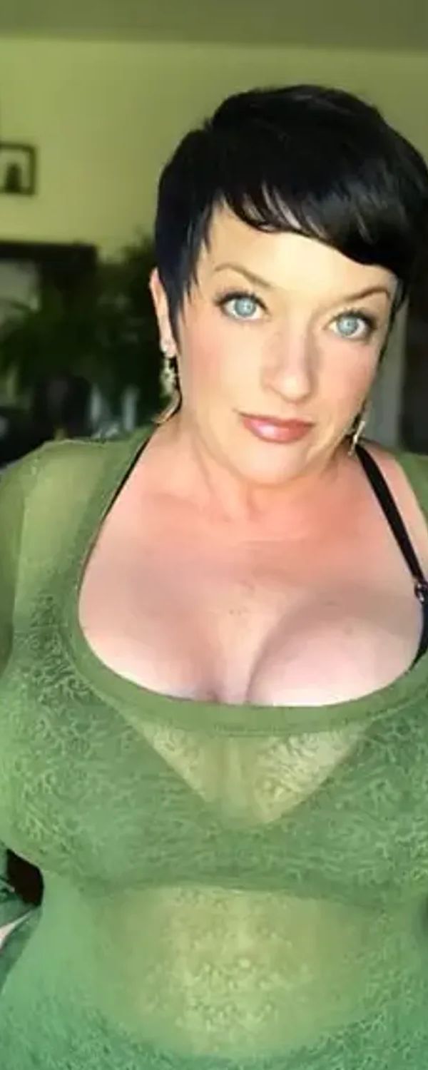 Hourglass Mama OnlyFans photo 1