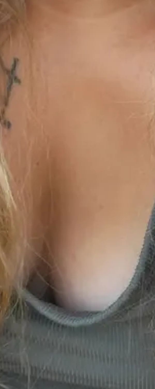 Abigail Hartshorn OnlyFans photo 1