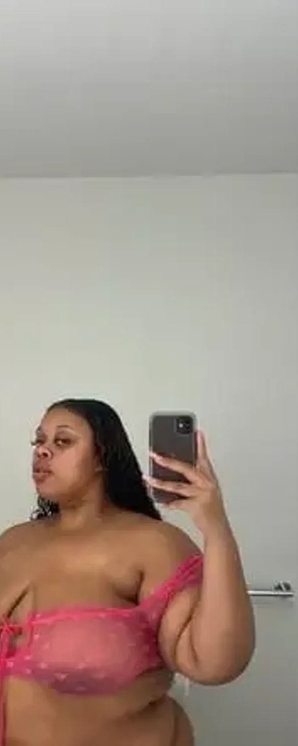 LOOKIN 4 A BOYF πππ½π₯ OnlyFans photo 1