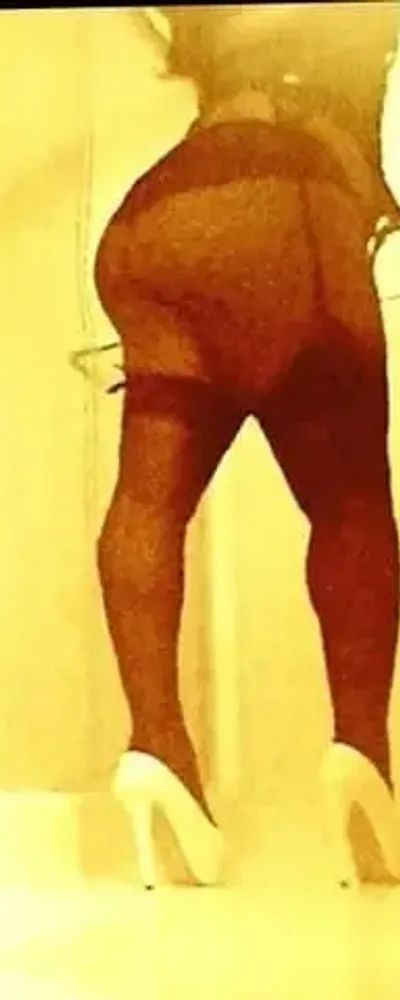 Sexy Domme Splasher 💦 Big Booty Big Tits