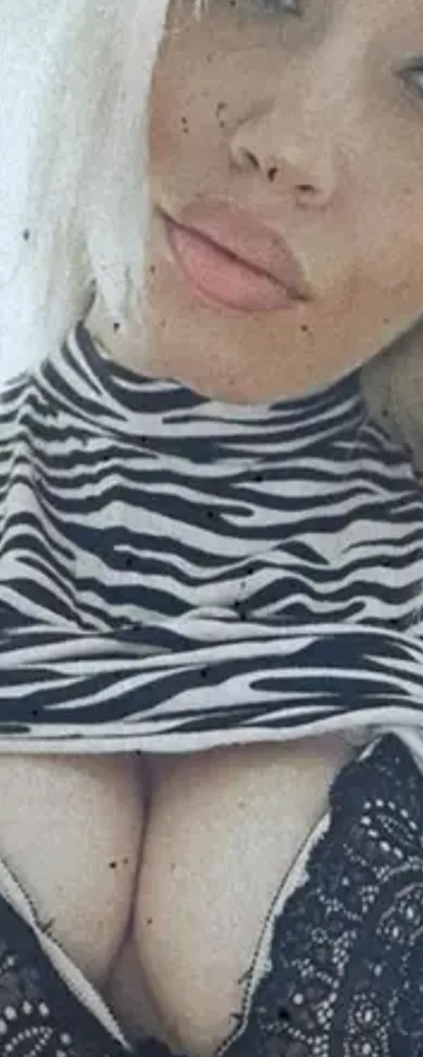 Hotsarah OnlyFans photo 1