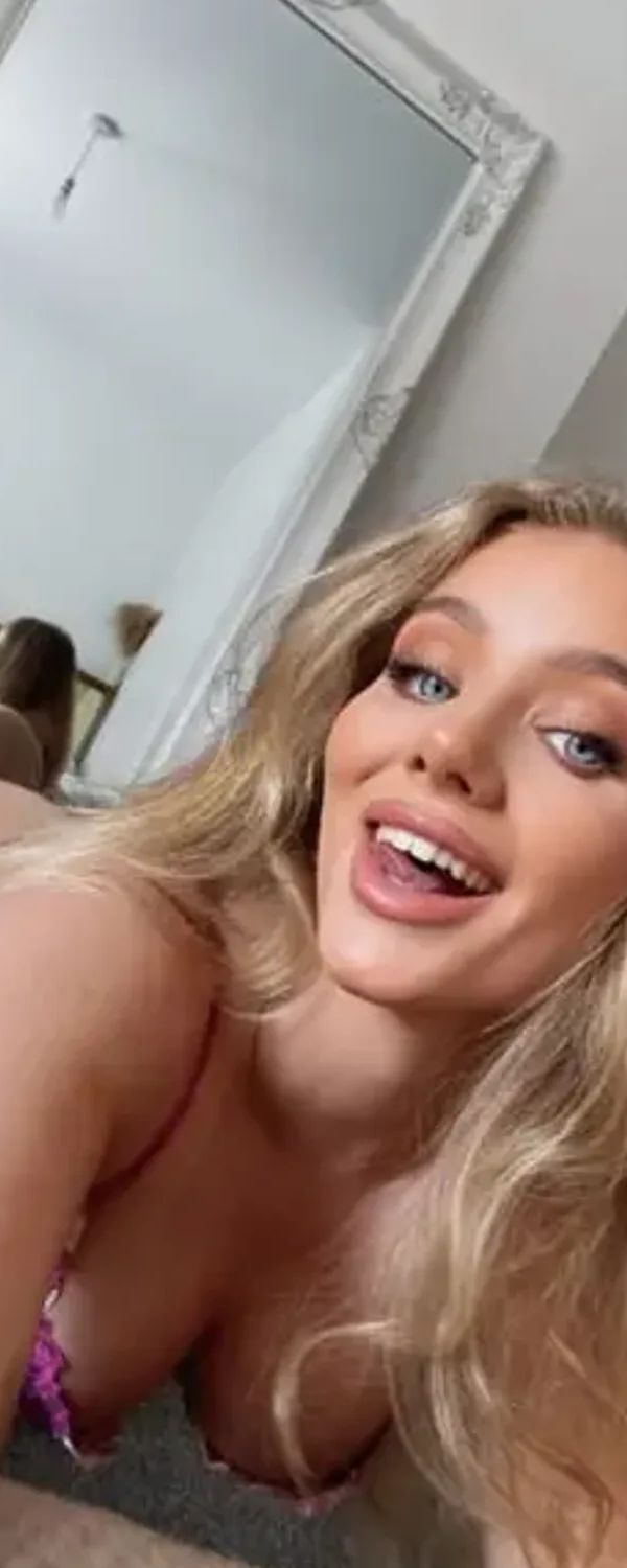 A M B E R OnlyFans photo 1