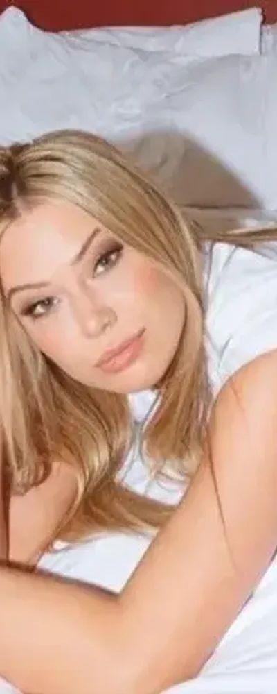 Avery Cristy VIP