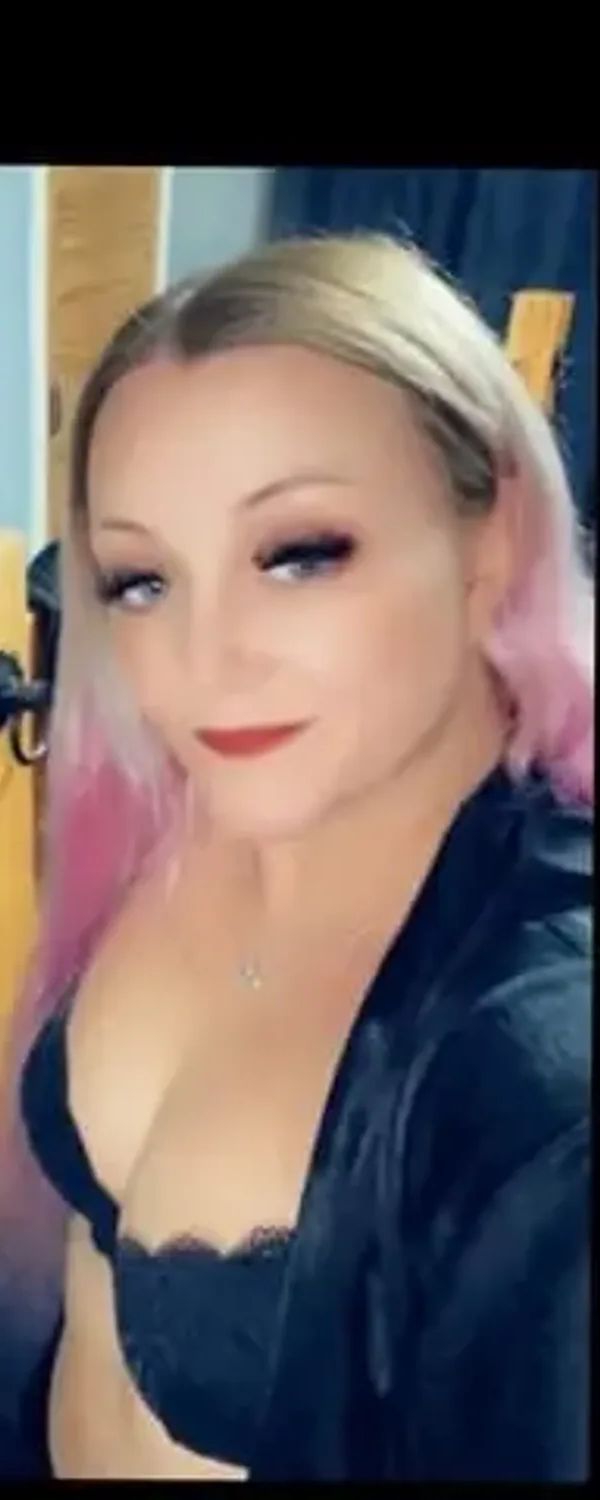 Petite Polly OnlyFans photo 1