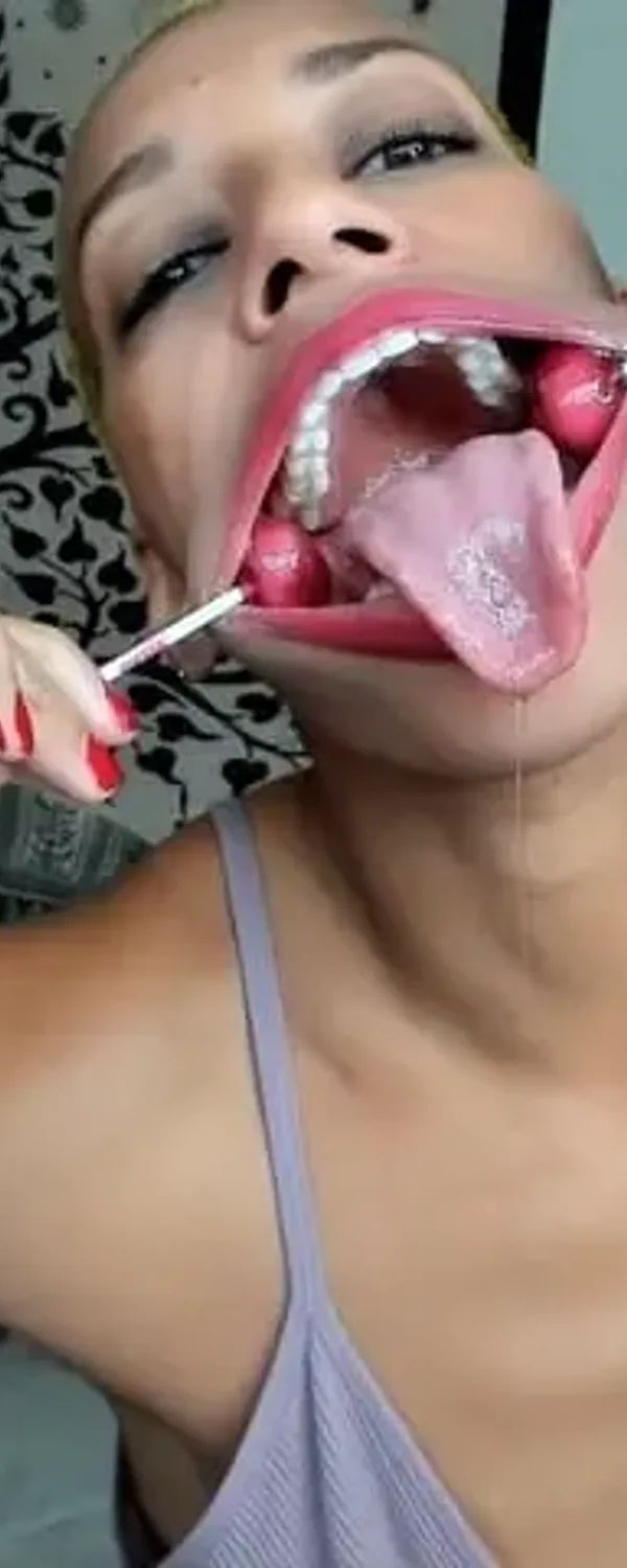 Giantess Goldenlace OnlyFans photo 1