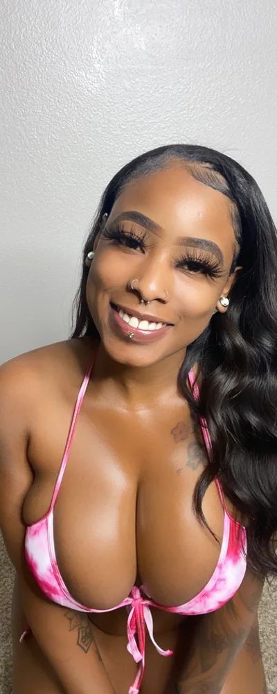 Only1kwinnfree - Busty, Sexy, Thick 🫦