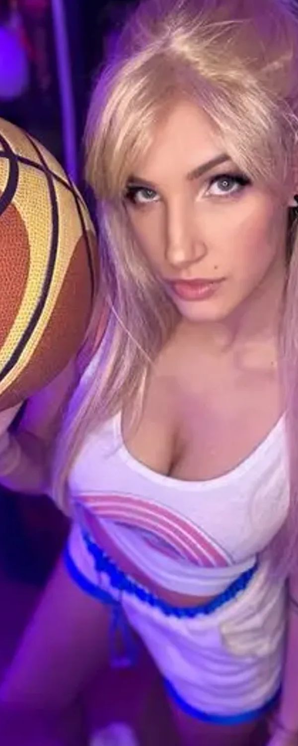 Daphne Lain OnlyFans photo 1