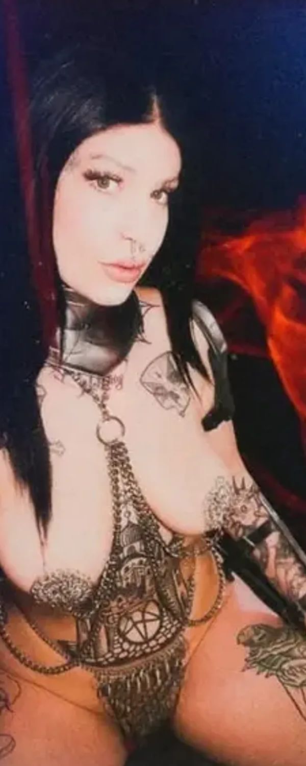 Evil Betty ⛓️ Wicked Beth OnlyFans photo 1