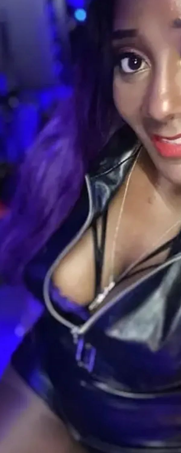 Mistress Lorraine Femdom Amazonian OnlyFans photo 1