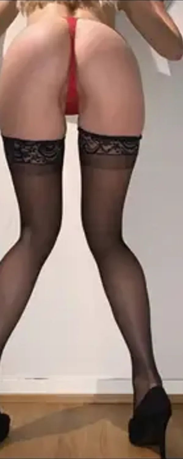 Norwegianhotwife OnlyFans photo 1