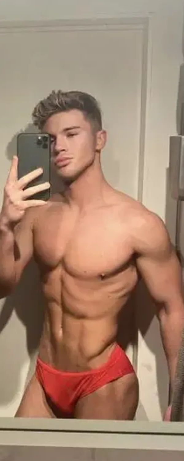 Deanyoung_ OnlyFans photo 1