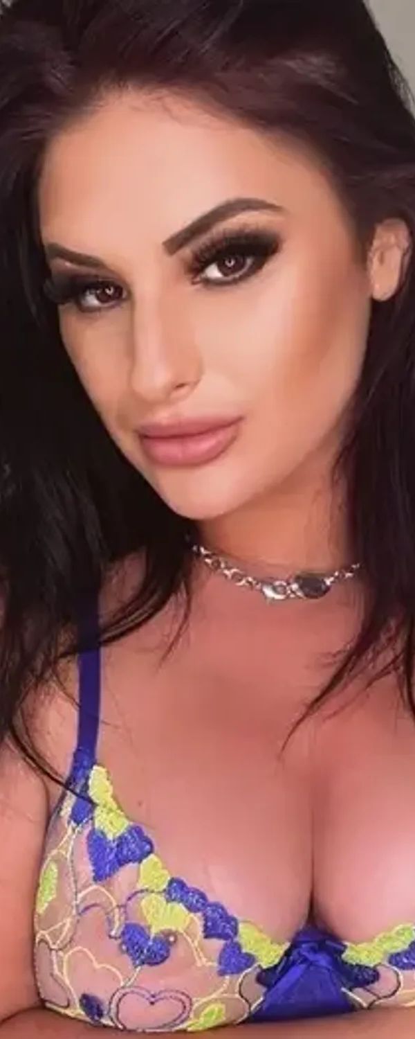 Nicola Kiss OnlyFans photo 1