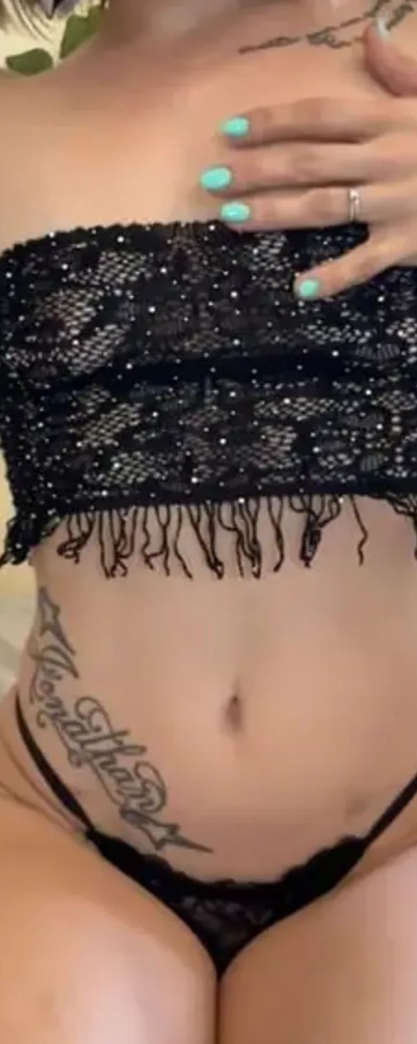 Hotwife Next Door OnlyFans photo 1