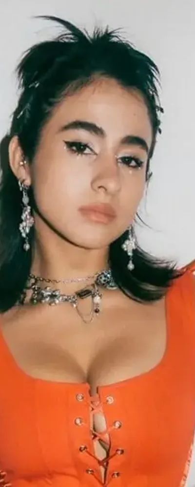 ✨ Mia V ✨