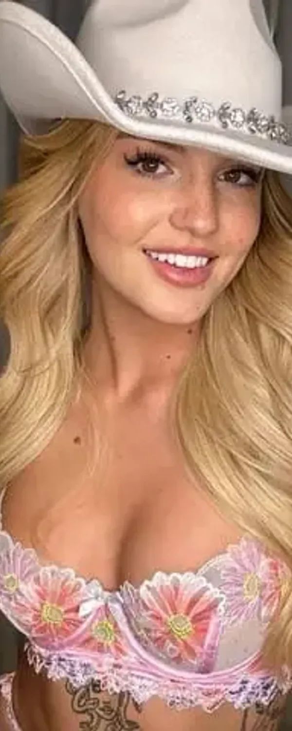 Grace Holland ๐ฐ๐ค OnlyFans photo 1
