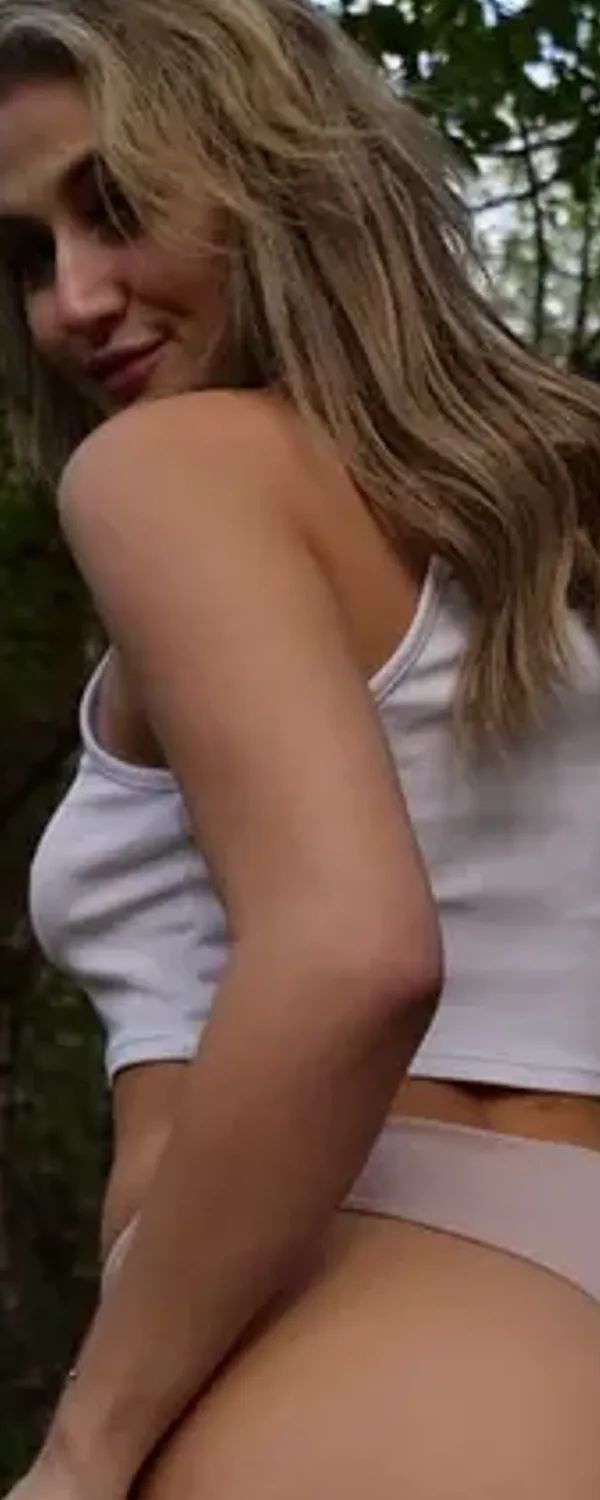 Megan Brooks OnlyFans photo 1