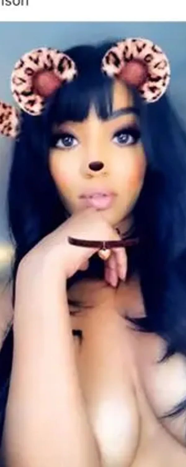 Lizzie Holbrook OnlyFans photo 1