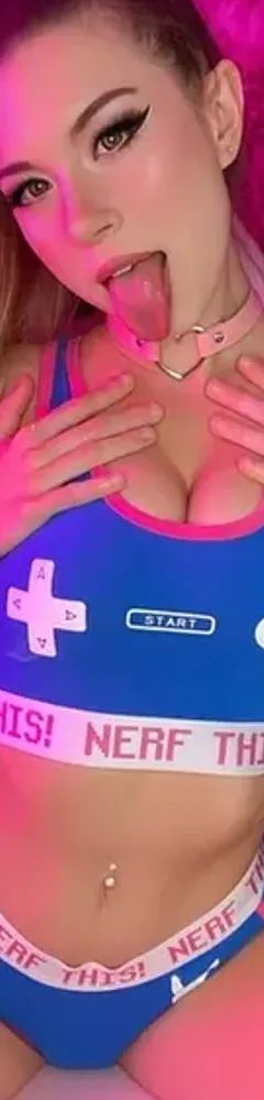 Dessyy Cosplay Egirl Twitch Streamer 😜🎮