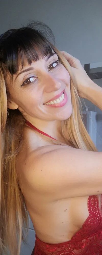 Chloe - The French Mommy 🔥