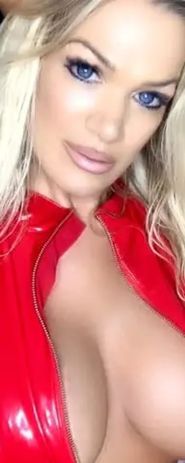 Gina Stewart LUXURY MANSION OnlyFans photo 1