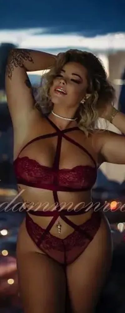 Curvy Queen