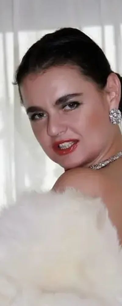Dominatrix Dinah - 💥 Dominant Hot Wife