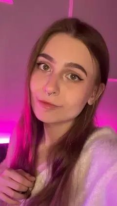 kittenon_allfours